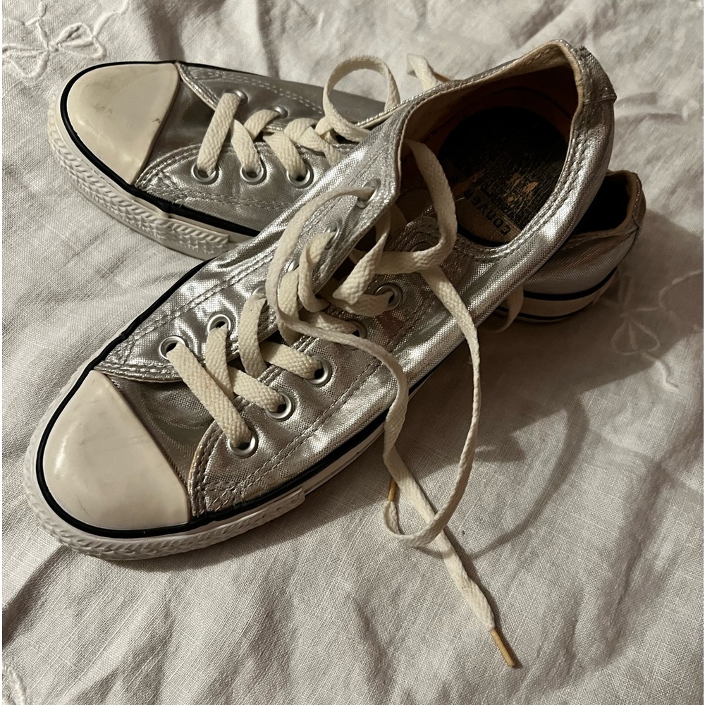 Converse Silver sneakers size 8‎